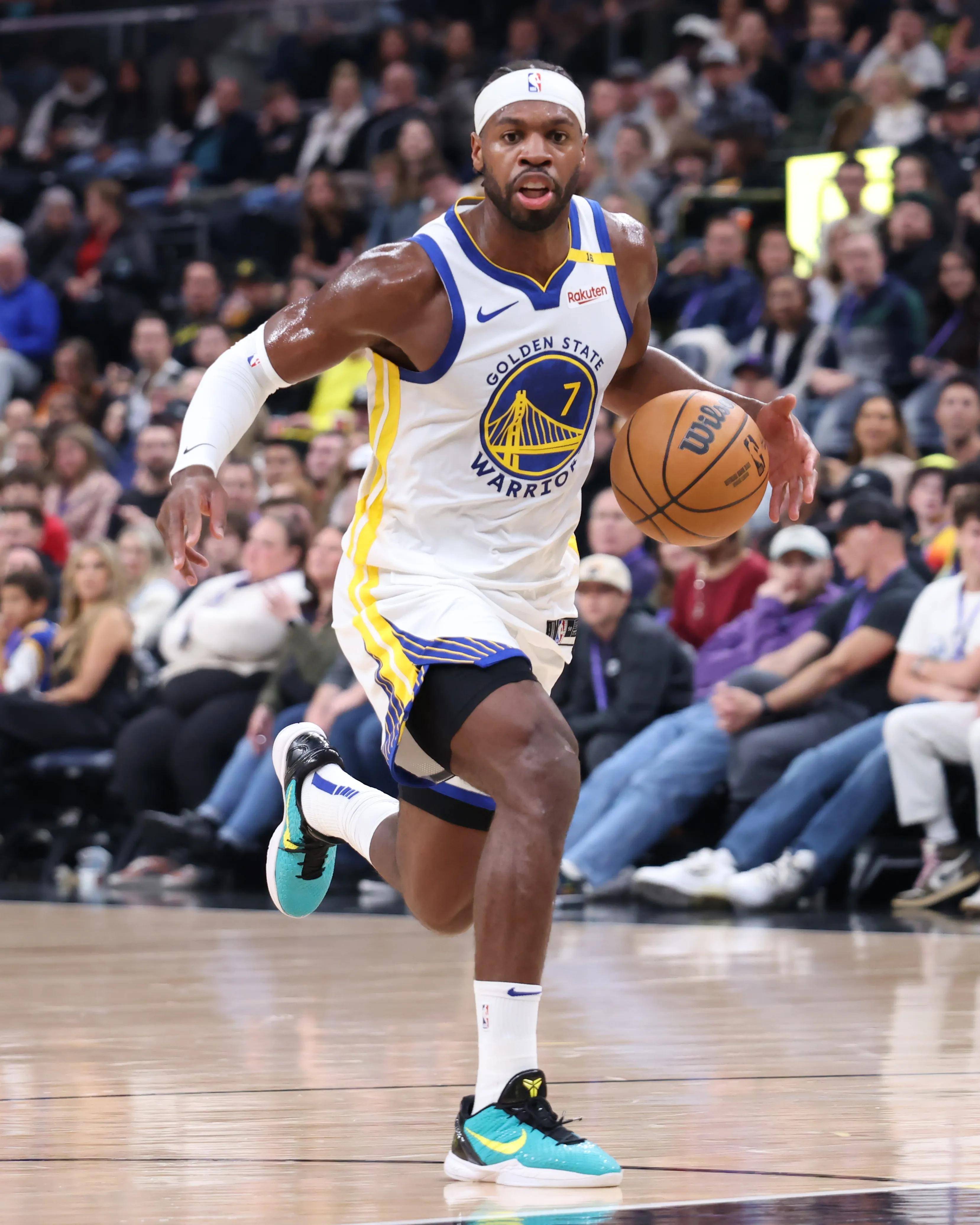 IM体育在线注册-NBA西部决赛：勇士队大胜全面实力展示