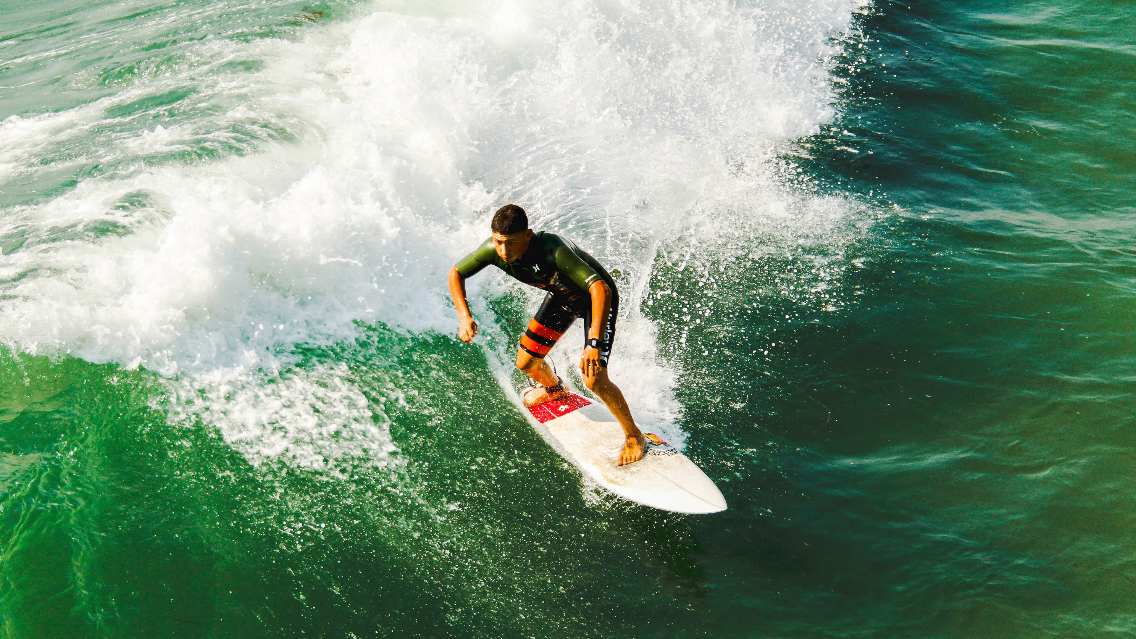东契奇展现巨星价值，独行侠力克广东队