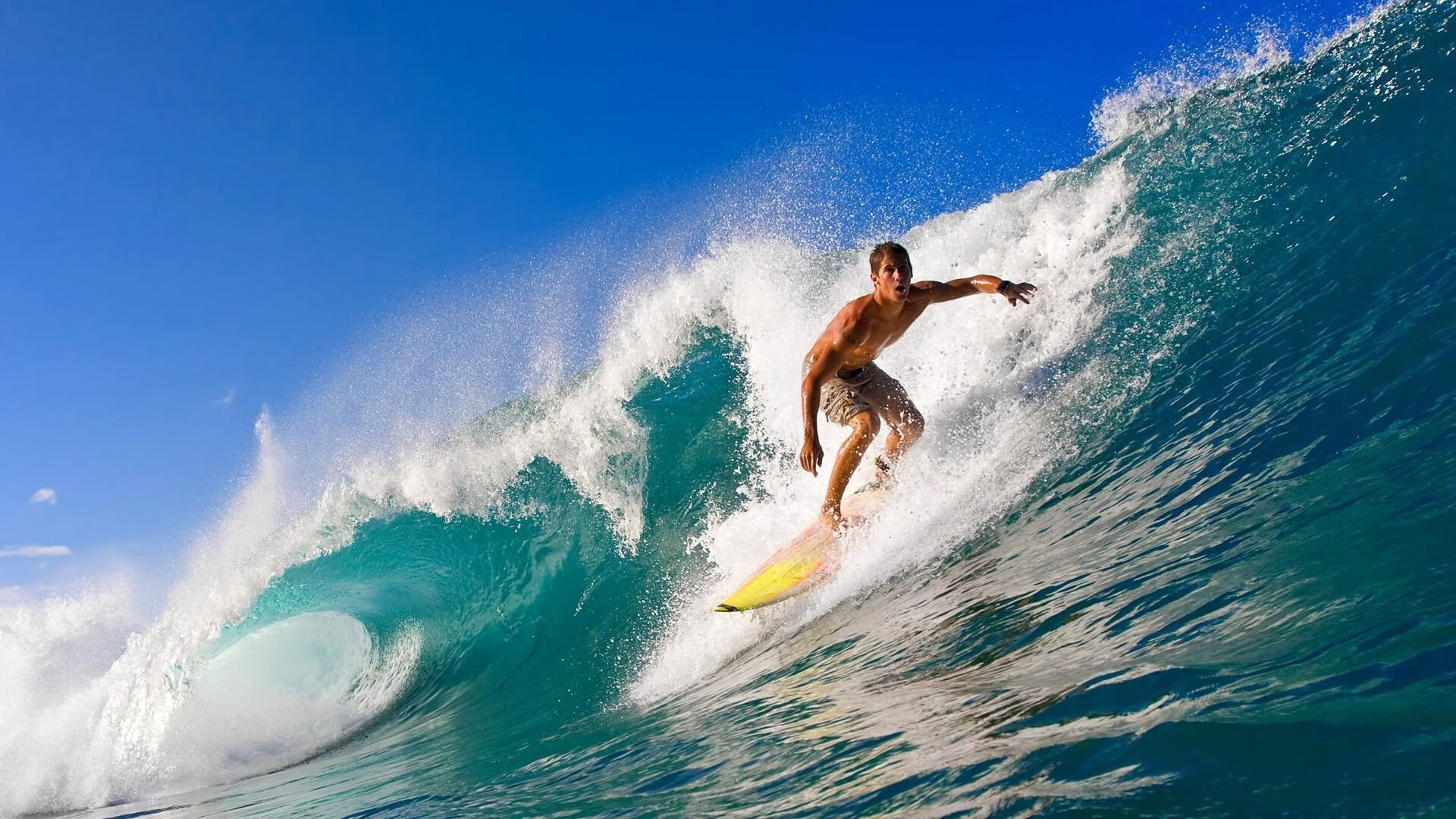 IM体育app-赛道上的逆袭，拉塞尔关键制胜，哈斯鏖战迈凯伦